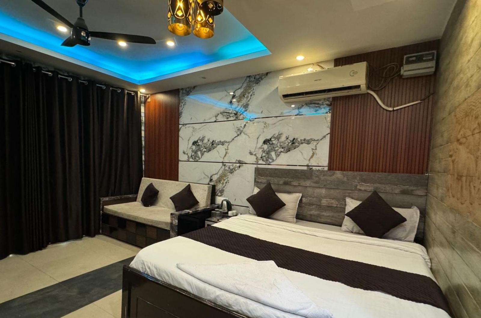 Hotel Dev Ganga Rishikesh Exterior photo
