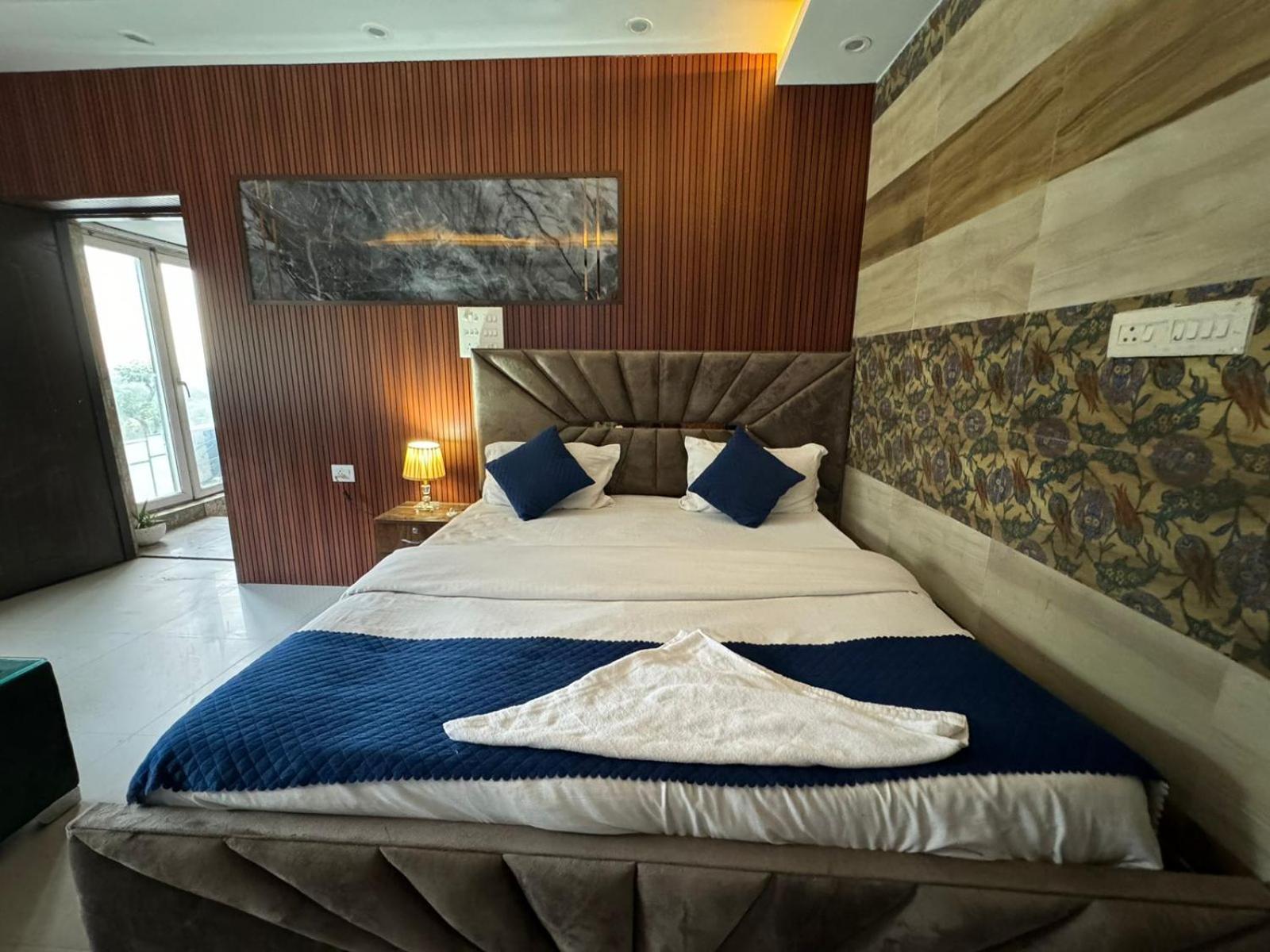 Hotel Dev Ganga Rishikesh Exterior photo