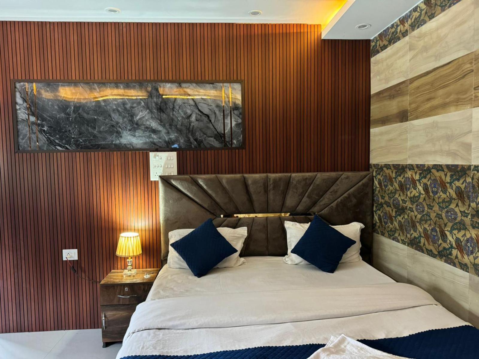 Hotel Dev Ganga Rishikesh Exterior photo