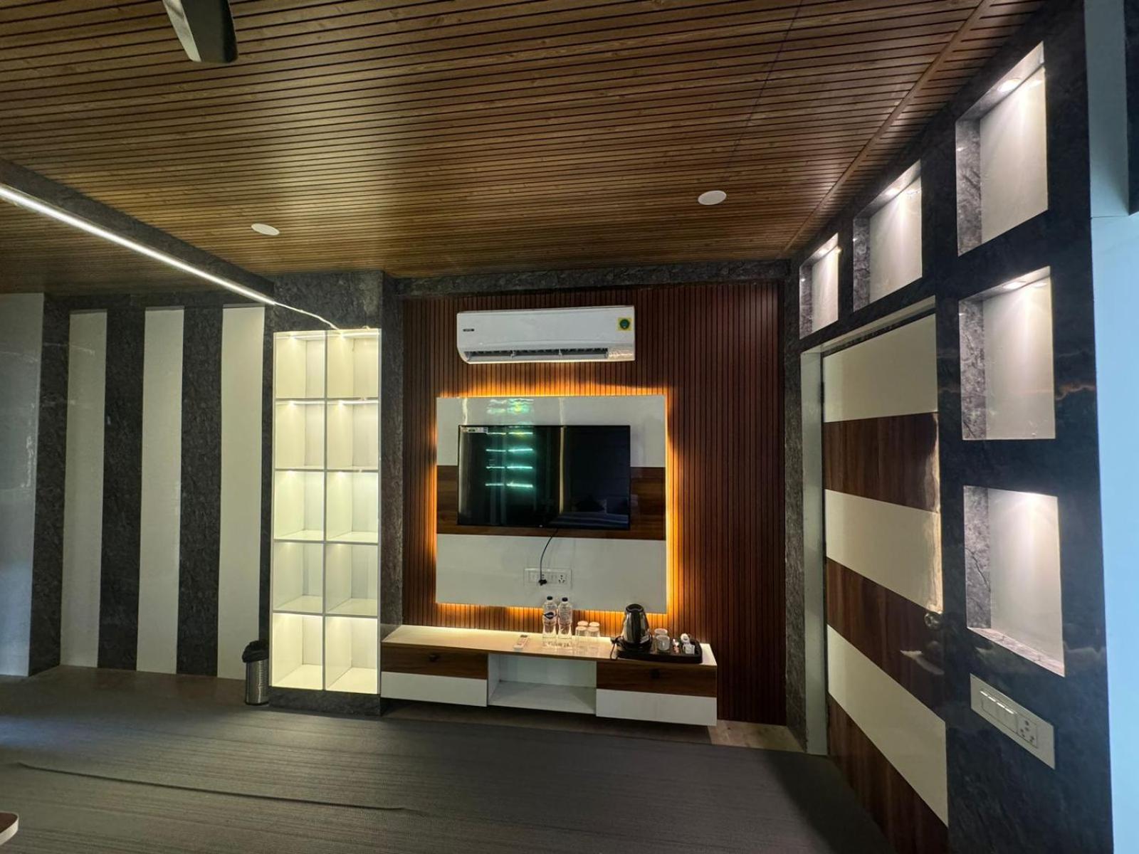 Hotel Dev Ganga Rishikesh Exterior photo