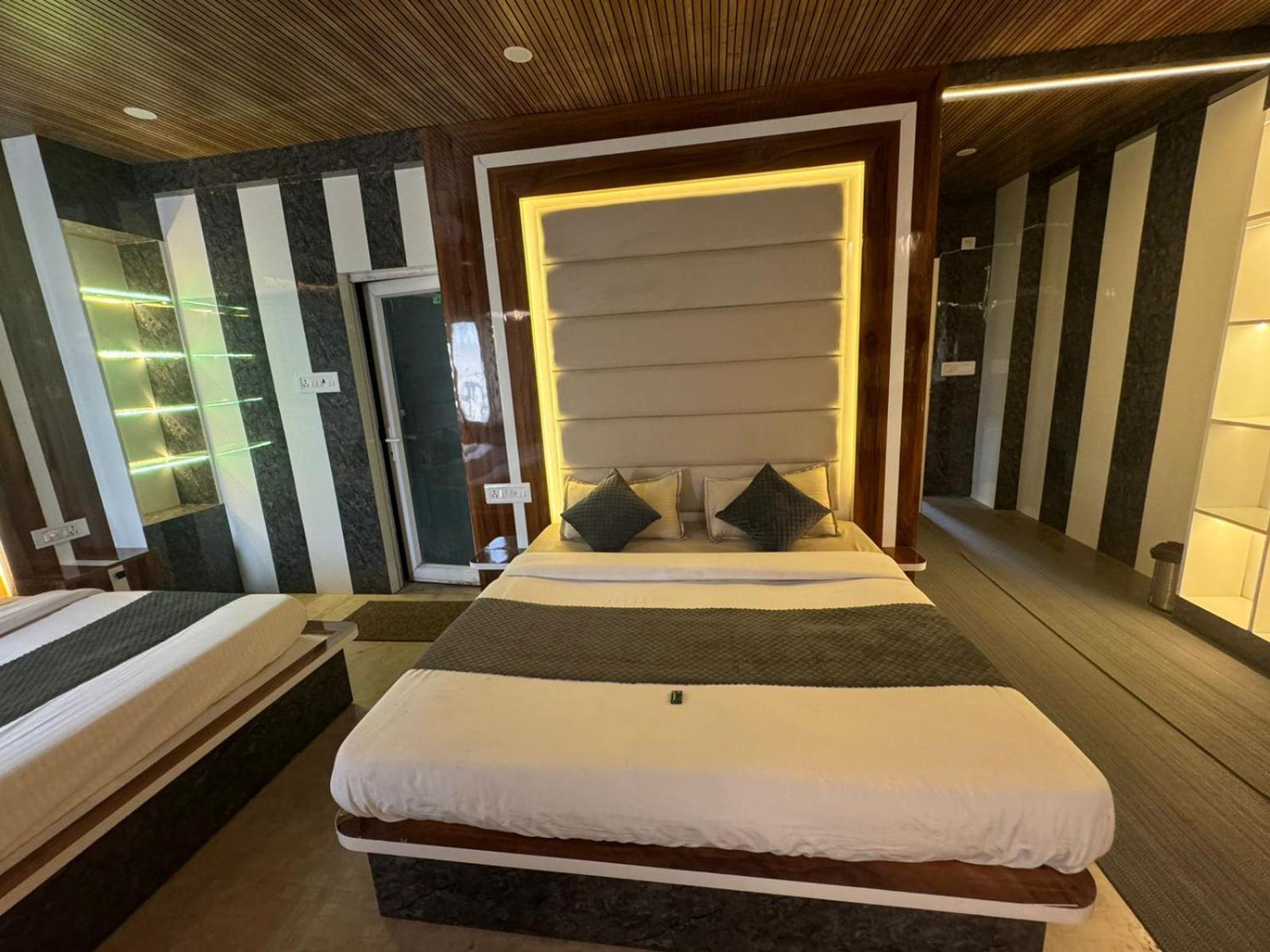 Hotel Dev Ganga Rishikesh Exterior photo