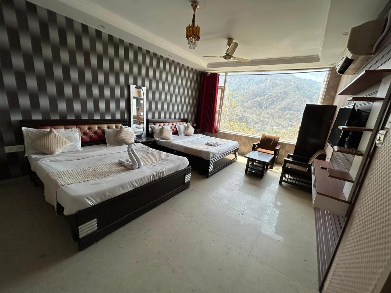 Hotel Dev Ganga Rishikesh Exterior photo