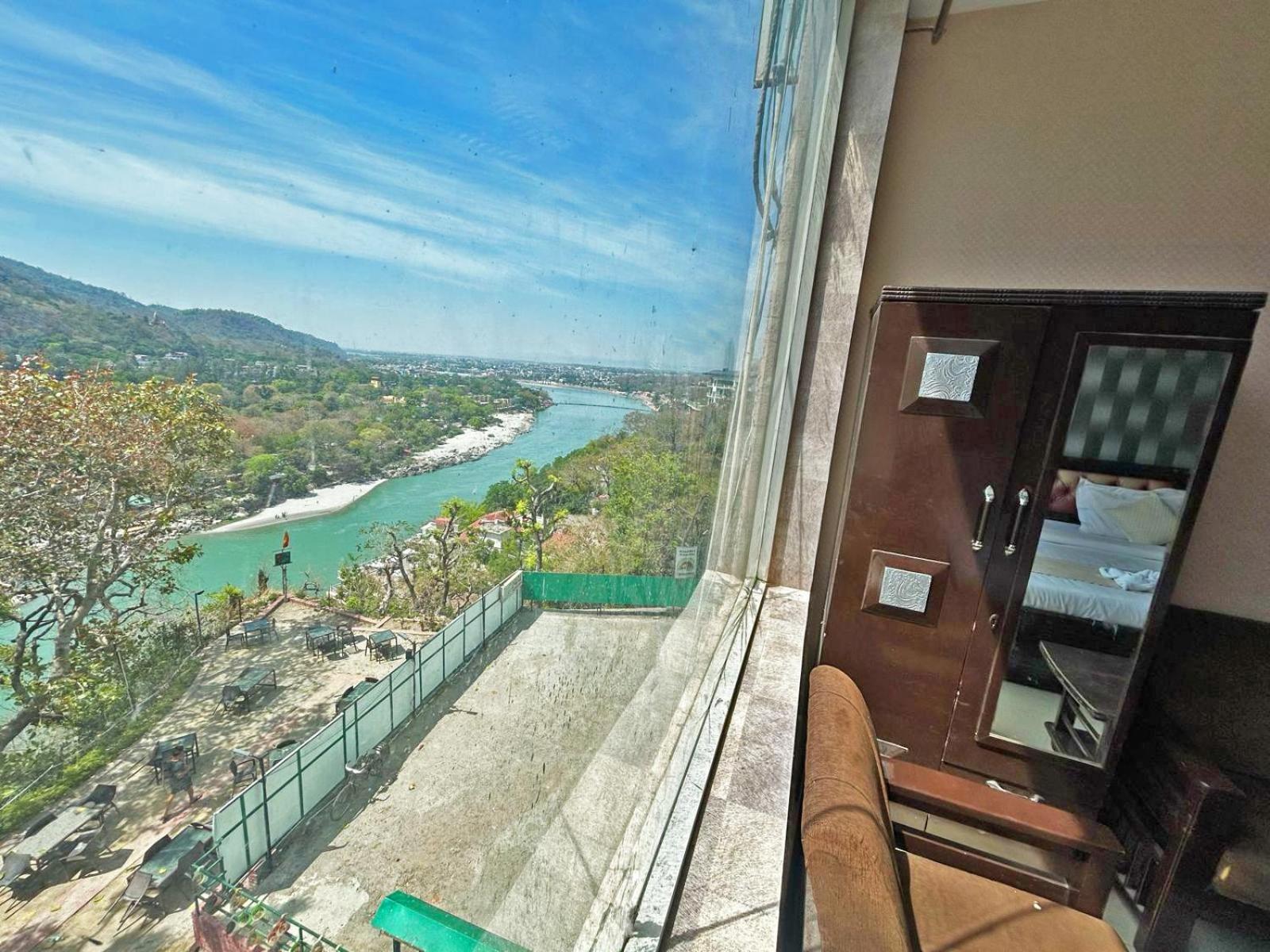 Hotel Dev Ganga Rishikesh Exterior photo