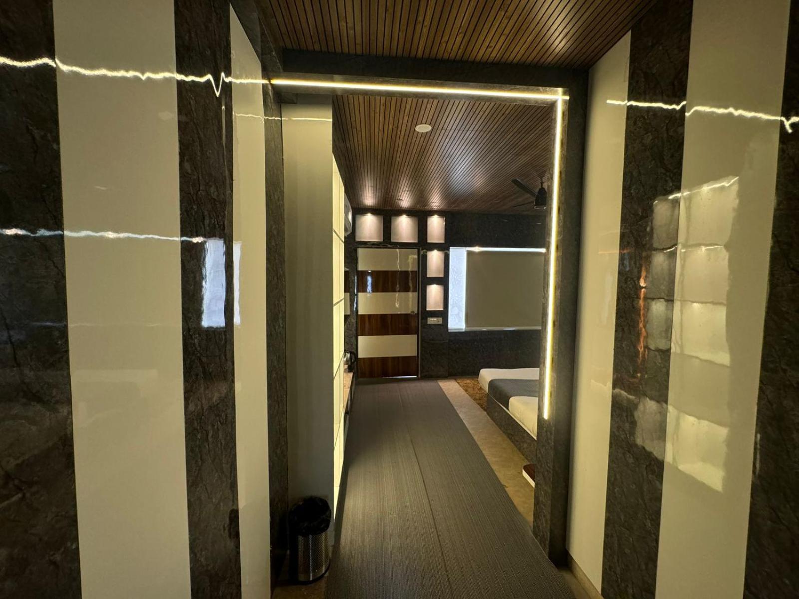 Hotel Dev Ganga Rishikesh Exterior photo