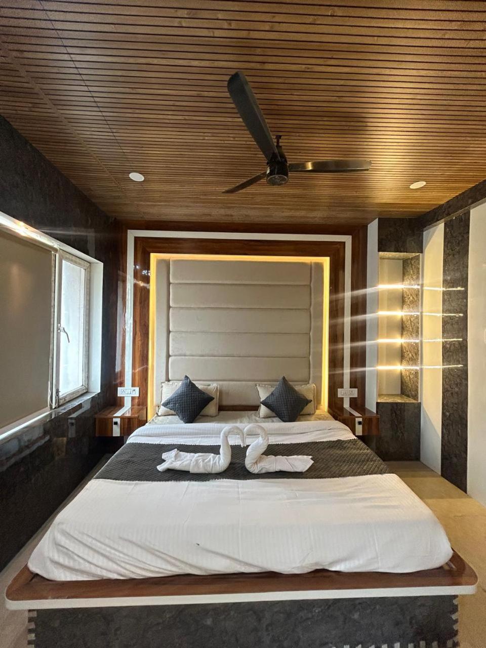 Hotel Dev Ganga Rishikesh Exterior photo