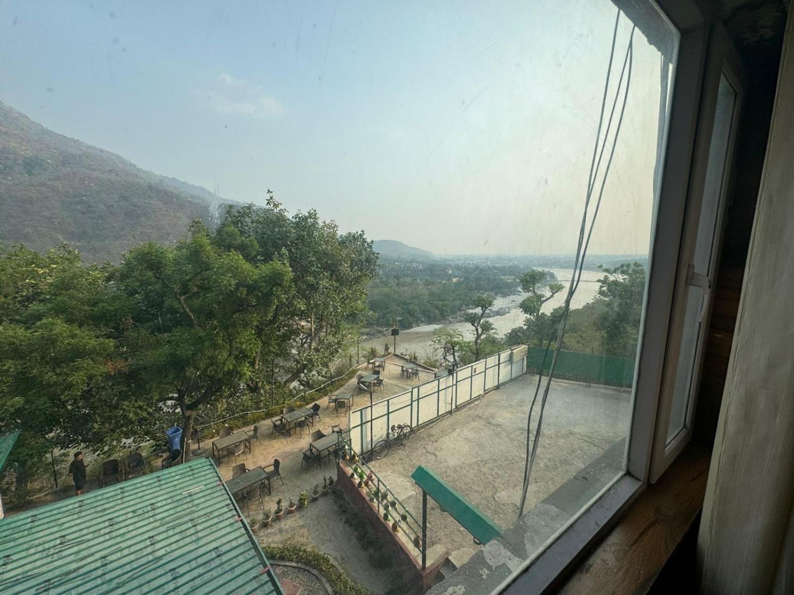 Hotel Dev Ganga Rishikesh Exterior photo