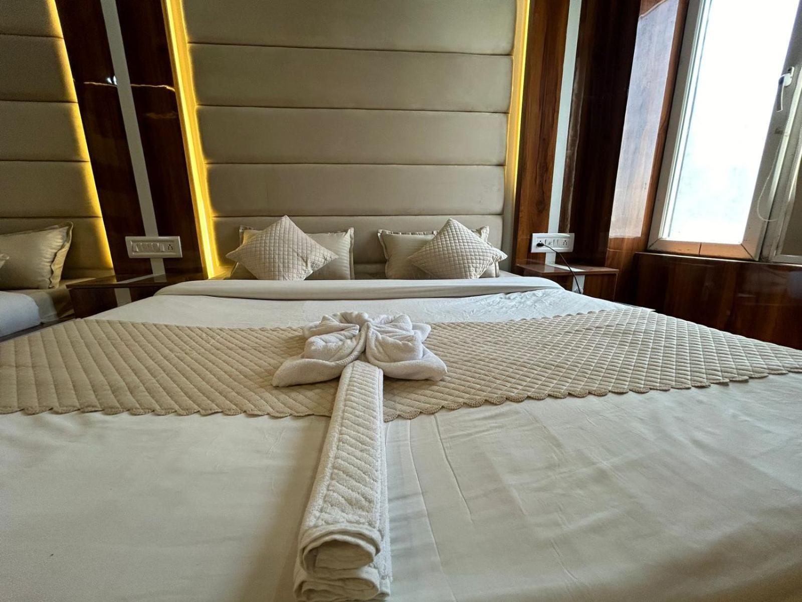 Hotel Dev Ganga Rishikesh Exterior photo