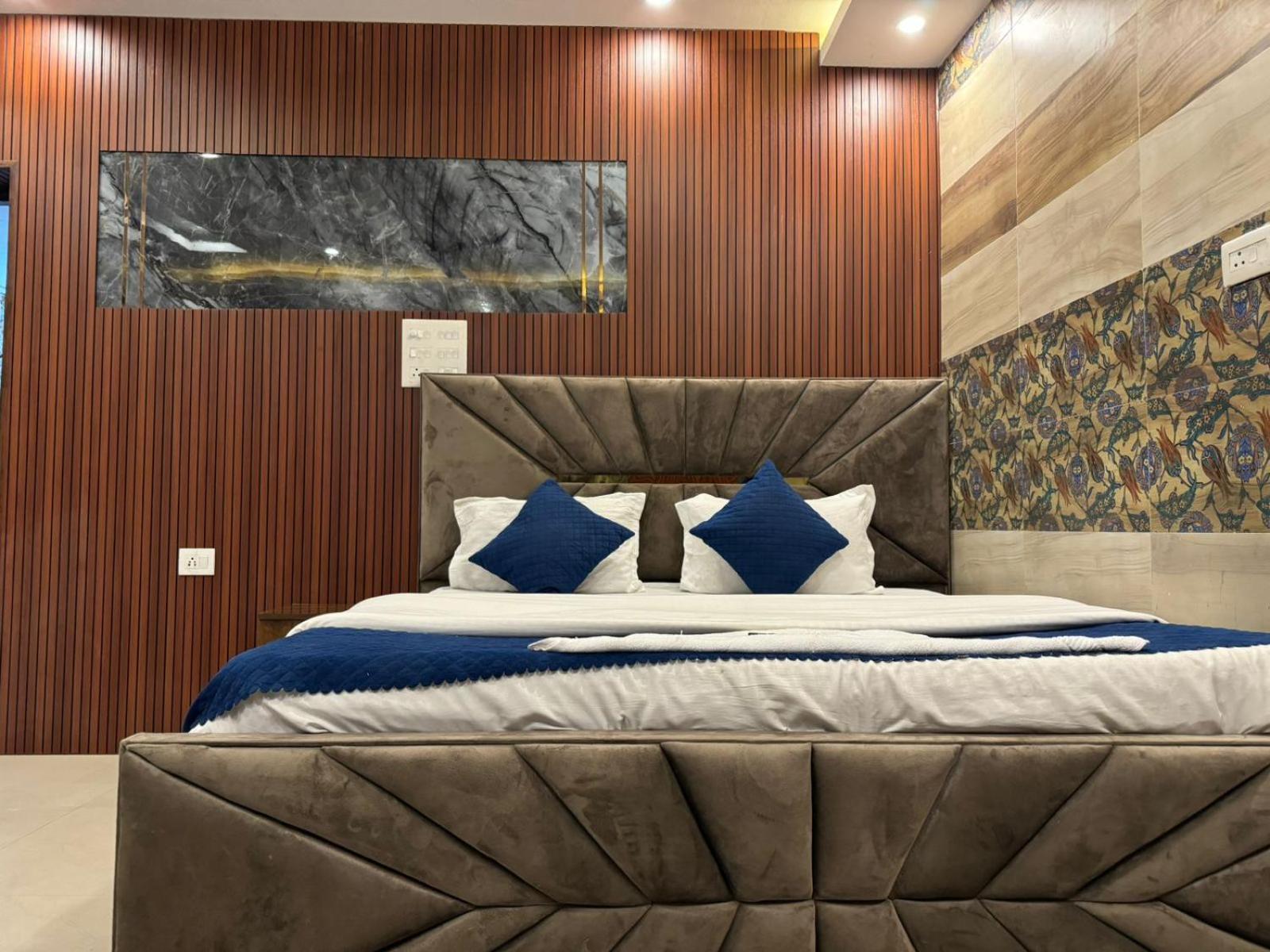 Hotel Dev Ganga Rishikesh Exterior photo