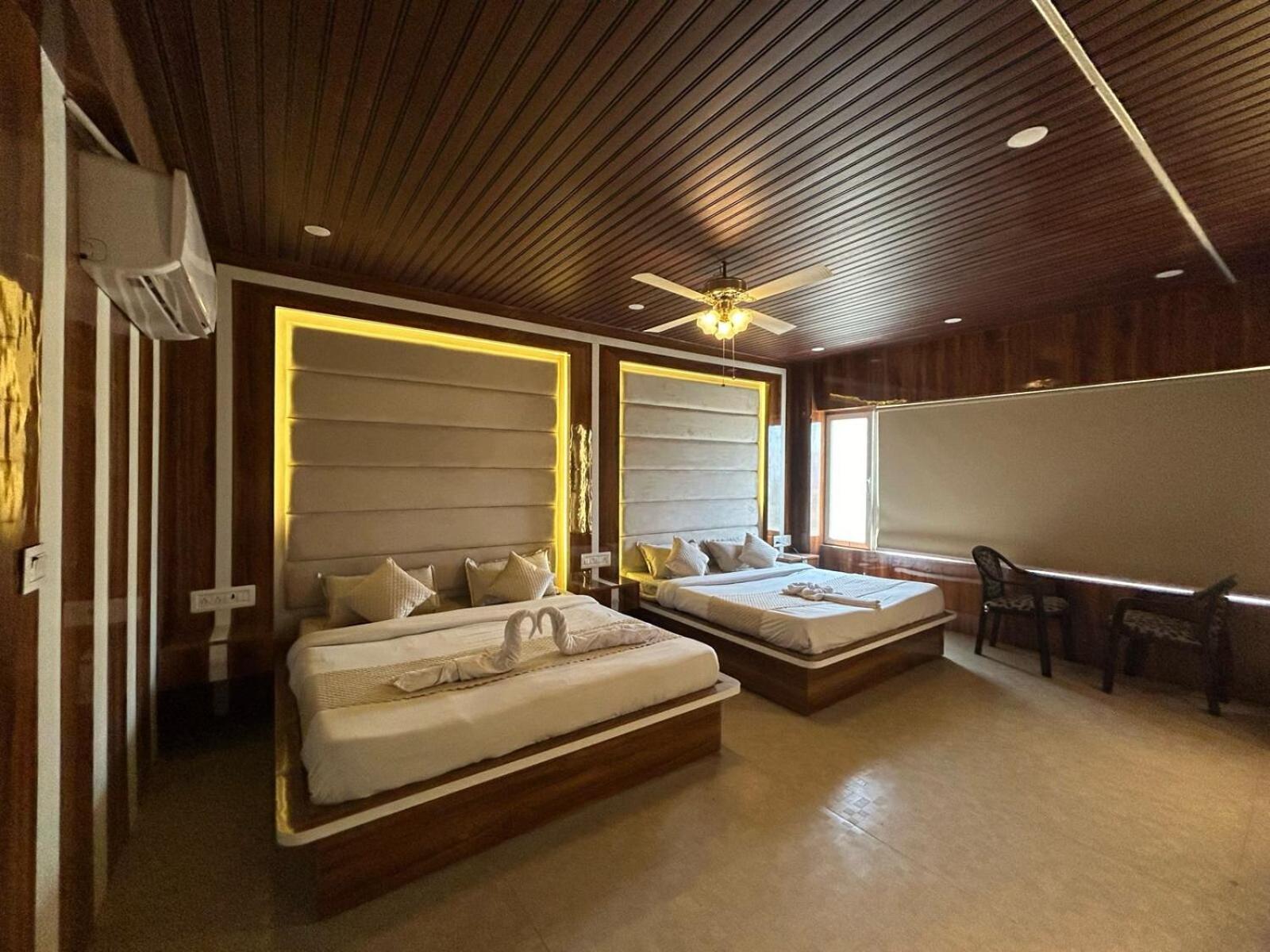Hotel Dev Ganga Rishikesh Exterior photo